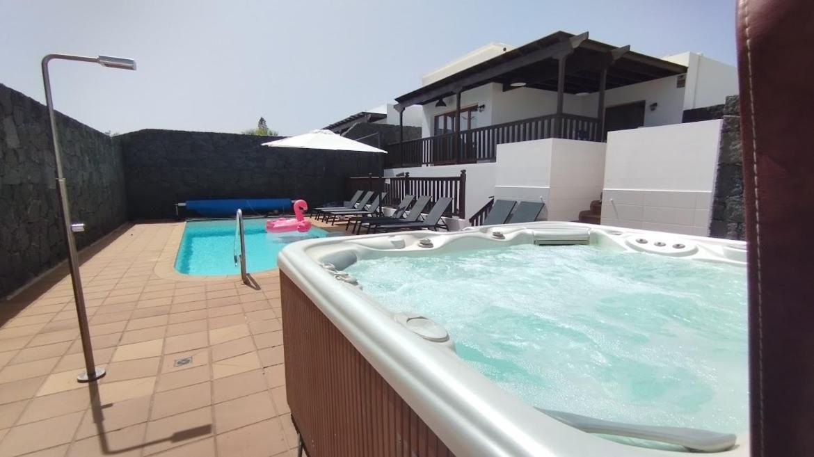 Stylish 6 Bedroom Villa Princesa - Hot Tub - Heated Pool - Near Beach & Waterparks Playa Blanca  Zewnętrze zdjęcie